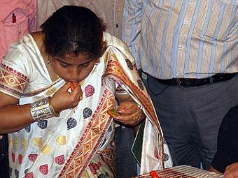 Жительница Индии поставила рекорд по поеданию острого перца